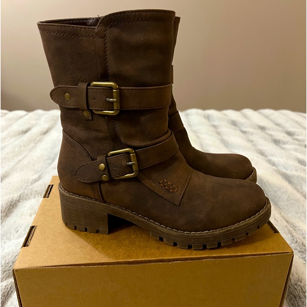 Global win biker boots size 5 1/2 . Worn once !